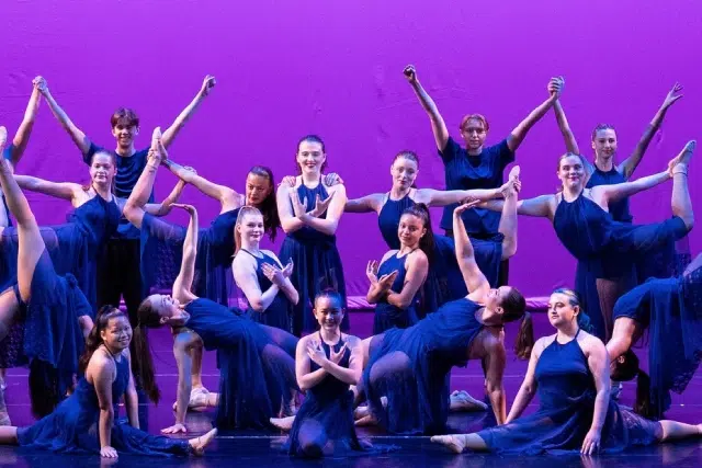Contemporary Dance Ensemble Performance